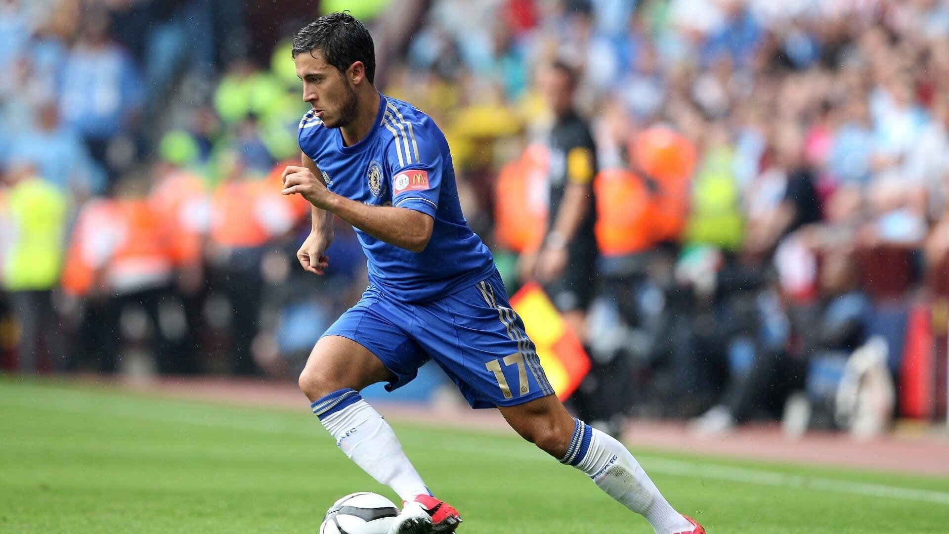 库里赛后称赞队友团结赢下关键比赛，库里鼓励